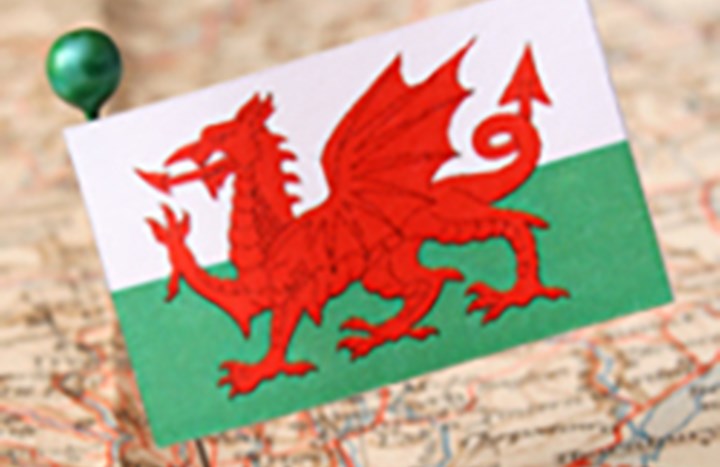 Welsh midwives accept Government pay offer