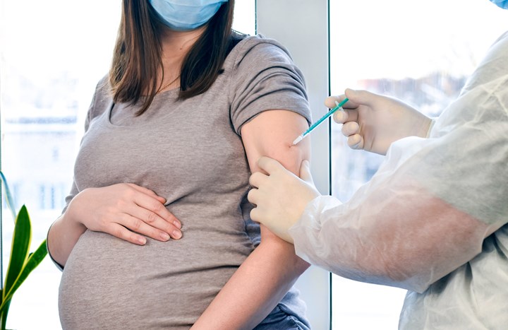 Maternity Colleges urge pregnant women to have flu vaccine and COVID-19 vaccine this winter